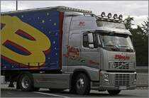 Im Bild ein VOLVO FH16 580PS  JUBILUMSEDITION 80 JAHRE 1927 - 2007  der BRUS TRANSPORT auf dem Rasthof Siegerland-West.
