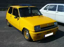 Renault R5 Alpine. Das Modell wurde von 1976 bis 1982 produziert. 93 PS und 840 kg Gewicht, das war Fahrspaß pur. Der sportliche Flitzer wurde ca. 70.000 mal verkauft. French Car Devotion an Mo´s Bikertreff in Krefeld am 04.06.2023.