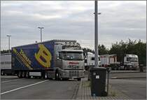 Im Bild ein VOLVO FH16 580PS  JUBILUMSEDITION 80 JAHRE 1927 - 2007  der BRUS TRANSPORT auf dem Rasthof Siegerland-West. 

