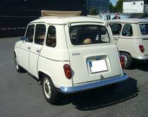 Heckansicht eines Renault R4 aus dem Jahr 1972. French Car Devotion an Mo´s Bikertreff in Krefeld am 04.06.2023.