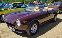 =Fiat 124 Sport Spider, gesehen auf dem Ausstellungsgelände beim Oldtimertreffen in Ostheim, 07-2022