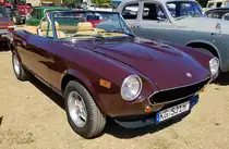 =Fiat 124 Sport Spider, gesehen auf dem Ausstellungsgelände beim Oldtimertreffen in Ostheim, 07-2022