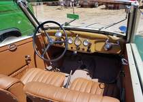 =Blick in den Innenraum des Fiat 508 C auf dem Ausstellungsgelände beim Oldtimertreffen in Ostheim, 07-2022