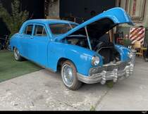 Oldtimer Frazer Manhatten ausgestellt in einer Eventhalle in Nidau am 09.06.2023