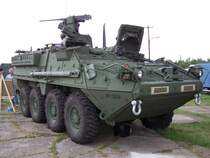 M1126 Stryker ICV (Infantry Carrier Vehicle / Infanterietransporter) der US Army.
Das 2nd Stryker Cavalry Regiment im bayerischen Vilseck (Truppenbungsplatz Grafenwhr) ist die einzige Brigade von Stryker-Fahrzeugen, die auerhalb der USA stationiert sind und wird im August 2007 fr einen 15-monatigen Einsatz in den Irak verlegt.
Aufgenommen beim Deutsch-Amerikanischen Volksfest auf dem Truppenbungsplatz Grafenwhr am 4.8.2006.
