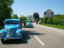 2 mal Framo V901/2. Whrend der eine bereits auf seinen Platz stand fuhr der 2. noch mal das Dorf runter. 