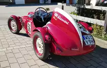 =Fiat Giannini Formel Junior der Familie Distler, Bj. 1939, 595 ccm, 30 PS. Die Aufnahme entstand vor der Präsentation der Rennteilnehmer des Rossbergrennens  Edelweiss-Bergpreis  2022 im Markt Berchtesgaden.