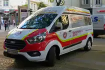 Ford Transit vom Samariterbund, aufgenommen in den Stra�en von Wien. 06.2023 
