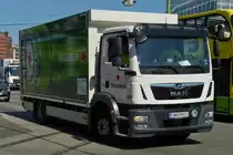 MAN mit Kastenaufbau, aufgenommen in den Stra�en von Wien. 06.2023 