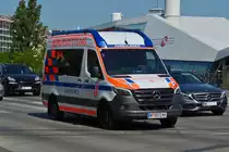 Mercedes Benz Sprinter Krankenwagen der Berufsrettung, gesehen am Schwedenplatz in Wien. 06.2023 