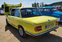 =2002er BMW steht auf dem Ausstellungsgelände beim Oldtimertreffen in Ostheim, 07-2022