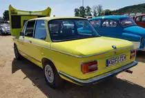 =2002er BMW steht auf dem Ausstellungsgelände beim Oldtimertreffen in Ostheim, 07-2022