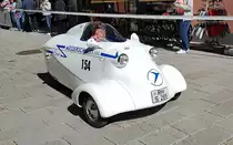 =Messerschmitt KR 200 Super, Bj. 1960, 200 ccm, 12 PS. Die Aufnahme entstand während der Präsentation der Rennteilnehmer des Rossbergrennens  Edelweiss-Bergpreis  2022 im Markt Berchtesgaden.