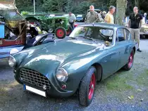 AC Aceca, produziert von 1954 bis 1963. Von diesem klassischen GT-Modell entstanden während der neunjährigen Produktionszeit lediglich 357 Fahrzeuge. Der Sechszylinderreihenmotor leistet 85 PS aus einem Hubraum von 1991 cm³. Schwarzwaldhaus im Neandertal.