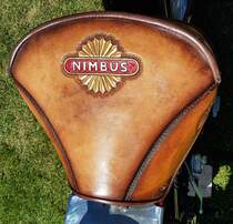 =Sattel des Nimbus-Motorrades, gesehen auf dem Ausstellungsgelände beim Oldtimertreffen in Ostheim, 07-2022