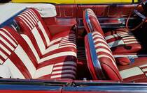 =Blick in den Innenraum des Oldsmobile Starfire, auf dem Ausstellungsgelände beim Oldtimertreffen in Ostheim, 07-2022