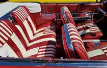 =Blick in den Innenraum des Oldsmobile Starfire, auf dem Ausstellungsgelände beim Oldtimertreffen in Ostheim, 07-2022