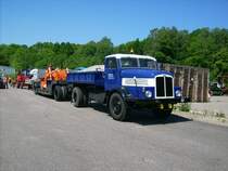 Der innerhalb von 5Wochen frisch restaurierte H6 Kipper diente als Zugfahrzeug fr den Raupentransport beim Festumzug zur 800 Jahr Feier.