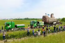 Spedition Kübler Schwertransport für das Technik Museum Speyer mit dem U-Boot U17 am 21.05.23 bei besten Wetter mit Mercedes Benz Actros und MAN TGX