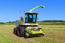Gras Häckseln mit Claas Jaguar 820 in Grünberg (Vogelsberg) am 27.05.23