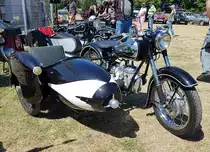 =MZ-Seitenwagengespann, gesehen auf dem Ausstellungsgelände beim Oldtimertreffen in Ostheim, 07-2022