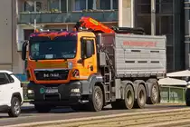 MAN TGS 35400, von Steinbauer-Garden, unterwegs in den Stra�en von Wien. 06.2023