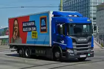 Scania G 450 mit Kastnaufbau, gesehen in den Stra�en von Wien. 06.2023