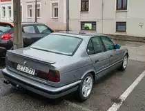 Rückansicht: BMW 5 e34 Coupé. Aufnahme: 12.2021.