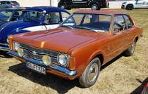 =Ford Taunus, gesehen auf dem Ausstellungsgelände beim Oldtimertreffen in Ostheim, 07-2022