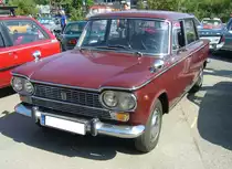 Fiat 1500, der Modelljahre 1964 bis 1967. Als  Milletrecento  erschien dieses Modell bereits 1961. 1964 erhöhten die Turiner den Hubraum des Vierzylinderreihenmotors auf 1481 cm³ und die Motorleistung auf 67 PS. Insbesondere der temperamentvolle Motor machte dieses Auto zu einem interessanten Angebot in der Mittelklasse. Bei seiner Markteinführung kostete ein solcher  Millecinquecento  DM 7350,00. In Argentinien wurde dieses Modell noch etliche Jahre nach der Produktionseinstellung in Italien für den südamerikanischen Markt weiter gebaut. Oldtimertreffen an der  Alten Dreherei  in Mülheim an der Ruhr am 17.06.2023.