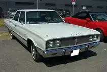 Dodge Coronet 440 fourdoor Sedan aus dem Jahr 1967. Ein solches Auto war im Jahr 1967 ab US$ 3141,00 zu haben. Angetrieben wird der Wagen von einem V8-Motor mit einem Hubraum von 6286 cm³ und einer Leistung von 330 PS. Oldtimertreffen an der  Alten Dreherei  in Mülheim an der Ruhr am 17.06.2023.