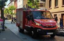 =Iveco als TSF der Feuerwehr Hünfeld-Großenbach, gesehen beim Tag des Blaulichts 2023 in Hünfeld. Zum ersten Hünfelder Tag des Blaulichts, am 17.06.2023, präsentierten DRK, THW, LaPo Hessen, Feuerwehr Hünfeld, DLRG, die Justiz und die Bundespolizei einen Teil ihrer Einsatzmittel und warben für ihre Einrichtungen.