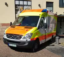 =MB Sprinter des DRK Ortsverband Hünfeld, steht beim Tag des Blaulichts 2023 in Hünfeld. Zum ersten Hünfelder Tag des Blaulichts, am 17.06.2023, präsentierten DRK, THW, LaPo Hessen, Feuerwehr Hünfeld, DLRG, die Justiz und die Bundespolizei einen Teil ihrer Einsatzmittel und warben für ihre Einrichtungen.