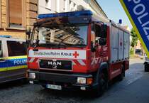 =MAN 8-163 vom DRK Ortsverband Hünfeld, gesehen beim Tag des Blaulichts 2023 in Hünfeld. Zum ersten Hünfelder Tag des Blaulichts, am 17.06.2023, präsentierten DRK, THW, LaPo Hessen, Feuerwehr Hünfeld, DLRG, die Justiz und die Bundespolizei einen Teil ihrer Einsatzmittel und warben für ihre Einrichtungen.