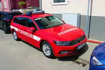 Neuer Feuerwehr Frankfurt am Main VW Passat KdoW vom Pressesprecher am 03.06.23 bei der 150 Jahre Feuerwehr Seckbach Feier
