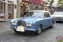 Rolls Royce Corniche DHC, Bj. 1968, 212 PS rollt zum Start anl. der 3. ADAC Oldtimersternfahrt zum Hessentag in Langenselbold, Startort Hnfeld, 06.06.2009 