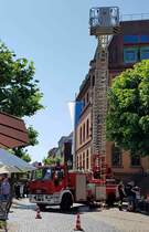 =DLK der Feuerwehr Hünfeld, gesehen beim Tag des Blaulichts 2023 in Hünfeld. Zum ersten Hünfelder Tag des Blaulichts, am 17.06.2023, präsentierten DRK, THW, LaPo Hessen, Feuerwehr Hünfeld, DLRG, die Justiz und die Bundespolizei einen Teil ihrer Einsatzmittel und warben für ihre Einrichtungen.