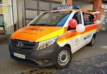 =MB Vito als NEF vom DRK KV HÜNFELD, gesehen beim Tag des Blaulichts 2023 in Hünfeld. Zum ersten Hünfelder Tag des Blaulichts, am 17.06.2023, präsentierten DRK, THW, LaPo Hessen, Feuerwehr Hünfeld, DLRG, die Justiz und die Bundespolizei einen Teil ihrer Einsatzmittel und warben für ihre Einrichtungen.