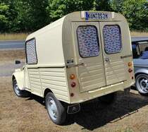 =Citroen AK 400, gesehen auf dem Ausstellungsgelände beim Oldtimertreffen in Ostheim, 07-2022