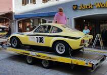 =Steinmetz-Opel GT 2000, Bj. 1973, 1990 ccm, 135 PS, während der Präsentation der Rennteilnehmer des Rossfeldrennens  Edelweiss-Bergpreis  2022 im Markt Berchtesgaden.