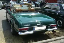 Heckansicht eines Mercedes Benz W113 230SL. Oldtimertreffen an der  Alten Dreherei  in Mülheim an der Ruhr am 18.06.2023.