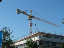 Kran auf dem ehemaligem Balance Areal beim Banhof Laufen BL