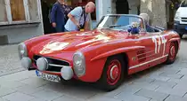 =MB 300 SL Roadster, Bj. 1957, 3000 ccm, 215 PS, während der Präsentation der Rennteilnehmer des Rossfeldrennens  Edelweiss-Bergpreis  2022 im Markt Berchtesgaden.