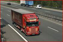 SCANIA TOPLINE 164L \8/ 580PS der KIRN Spedition&Logistik aus Egenhausen ist bei Ldenscheid in Richtung Sden unterwegs. KIRN hat sich auf den Transport von Holz, Coils, Schwerlast sowie sperrige Gter spezialisiert. Der Fuhrpark setzt sich aus Lkw´s der Marken Scania: 164L 480, 580PS, R480,  Volvo FH16 610, FH12 500 und FH 520PS, und Mercedes 1850(?) und 1846 zusammen.
