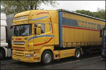 SCANIA TOPLINE R500 \8/ der WOHLWEND - Transport AG aus Eschen/Lichtenstein steht auf dem Rasthof Sauerland-West. Das im Jahr 1962 gegrndete Unternehmen hat sich zu einem der bedeutendsten Lichtensteiner Transportunternehmen entwickelt. Einsatzgebiet ist das Frstentum Lichtenstein, Schweiz, sterreich und Deutschland sowie die restlichen EU-Lnder mit mit spezifischer Logistikvereinbarung. Der Fuhrpark setzt sich aus Scania Topline R500, VOLVO FH 480PS, und RENAULT Magnum 500 und 480PS zusammen.

