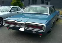 Heckansicht eines Ford Thunderbird Town Landaulet Hardtop Coupe aus dem Jahr 1966. Oldtimertreffen an der  Alten Dreherei  in Mülheim an der Ruhr am 18.06.2023.