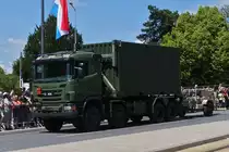 MAN Container Absetzkipper mit Hänger, der Luxemburgischen Armee, waren bei der Militärparade in der Stadt Luxemburg zu sehen. 23.06.2023