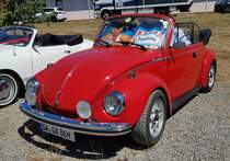 =VW Käfer Cabrio steht beim Oldtimertreffen in Ostheim, 07-2022
