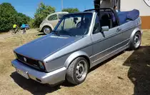 =VW Golf I Cabrio steht beim Oldtimertreffen in Ostheim, 07-2022