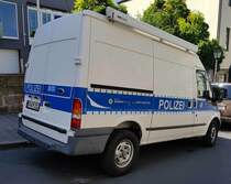 =Ford Transit der Bundespolizei Hünfeld, eingesetzt beim Tag des Blaulichts 2023 in Hünfeld. Zum ersten Hünfelder Tag des Blaulichts, am 17.06.2023, präsentierten DRK, THW, LaPo Hessen, Feuerwehr Hünfeld, DLRG, die Justiz und die Bundespolizei einen Teil ihrer Einsatzmittel und warben für ihre Einrichtungen.